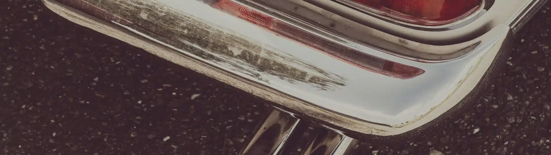 Auspuff eines Autos zum Versenden