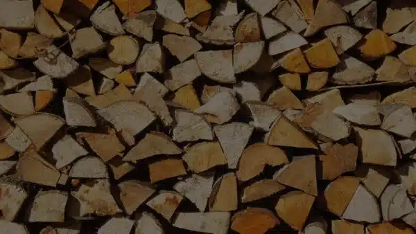 Holz auf einem Stapel